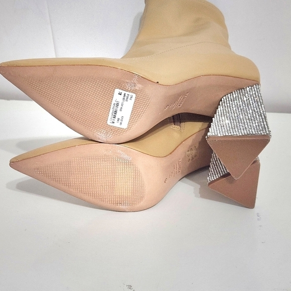 Schutz Cyrus Nappa Leather Ankle Bootie - Picture 6 of 7